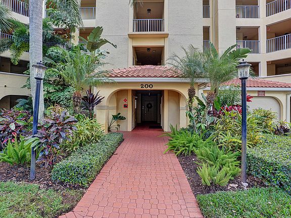 4th image of 200 Uno Lago Drive #401