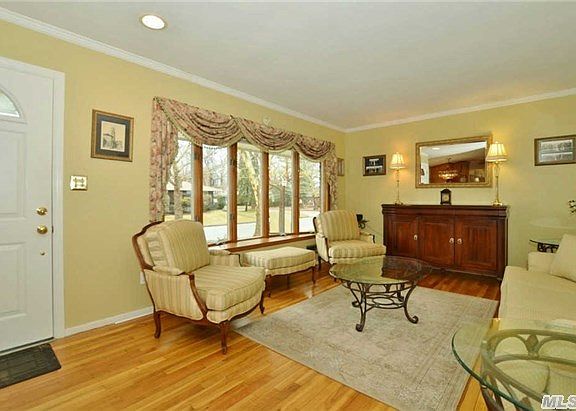 2nd image of 5 Saddle Ln