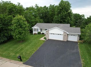 1010 Cadillac Dr, Platteville, WI 53818