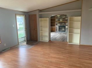 406 E Oak St, Butler, IN 46721