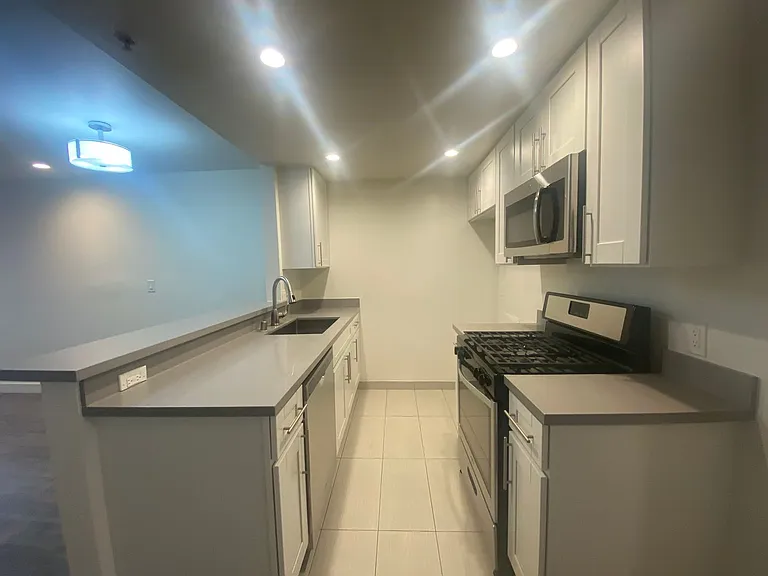 Rodeo Apartments — Photo 8