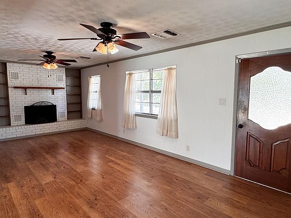 5th image of 102 W Llano Street