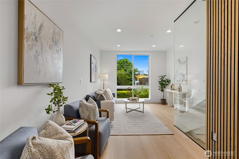 5th image of 3817 C Fremont Avenue N