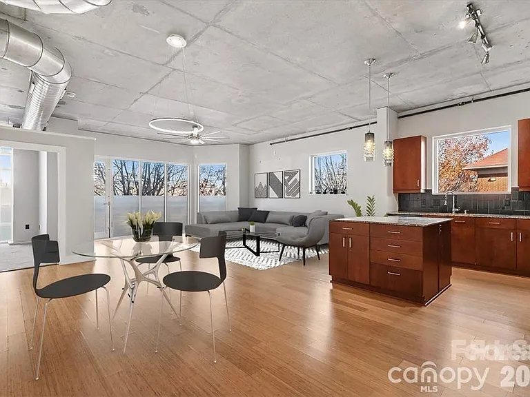 505 E 6th St #304 — Photo 10