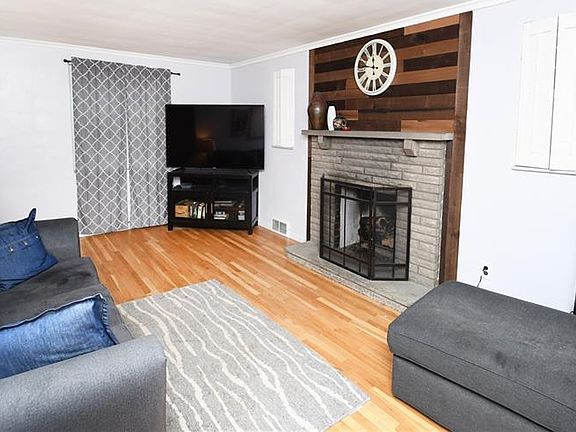 4th image of 6329 Belvoir Dr