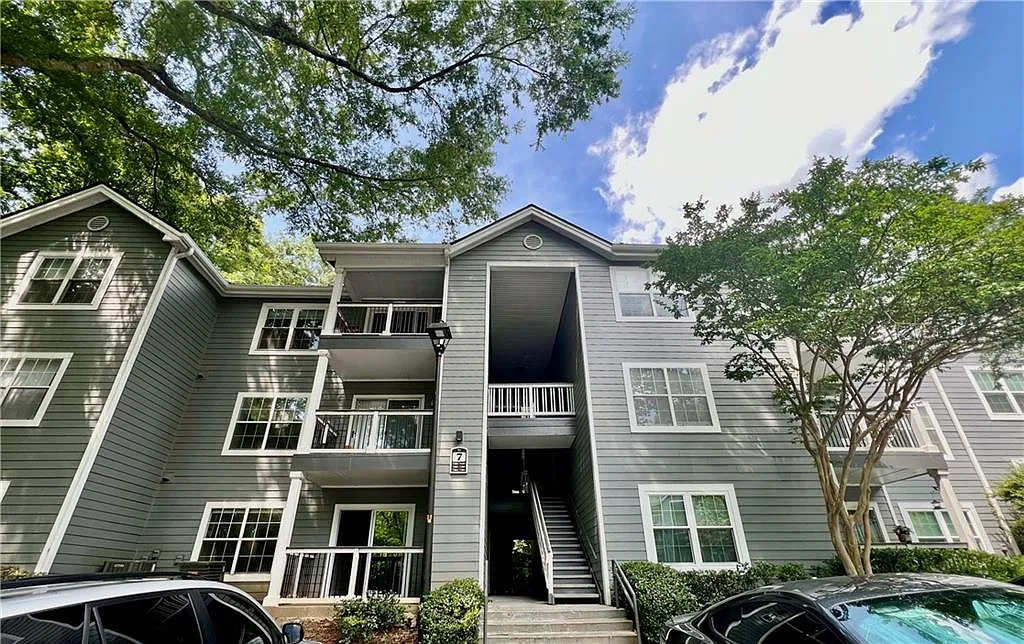 2 bed, 1083 sqft, $1,550 — Photo 1