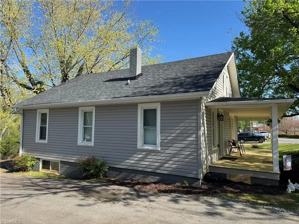 1230 N Bridge St, Elkin, NC 28621