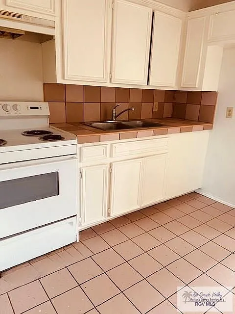 2 bed, 1.0 bath, 824 sqft, $750 — Photo 2