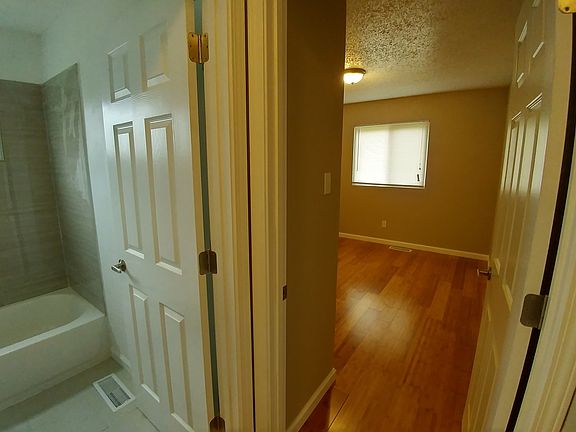 5th image of 6106 Silver Fox Dr