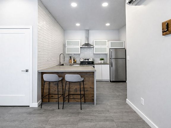 2nd image of 525 Ontario St #2
