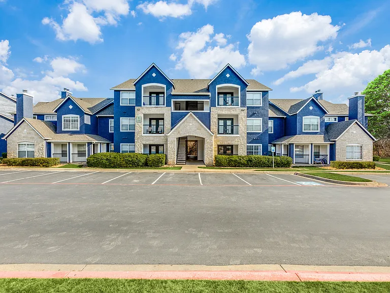 Madison Dell Ranch Apartments — Photo 42