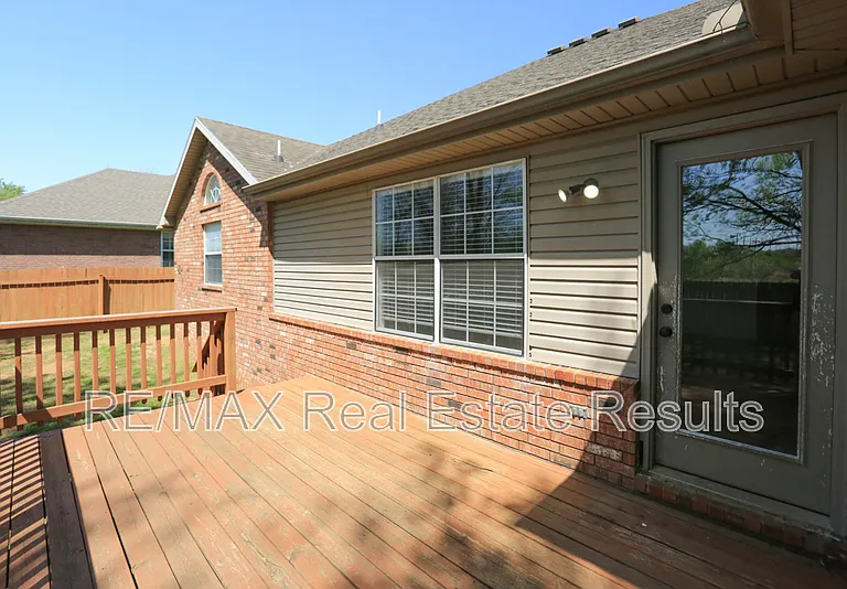 2901 SW 8th St — Photo 31