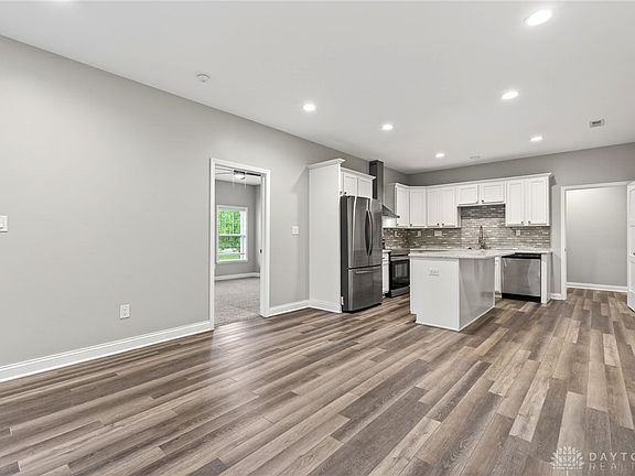 5th image of 567 Golden Maple Ave