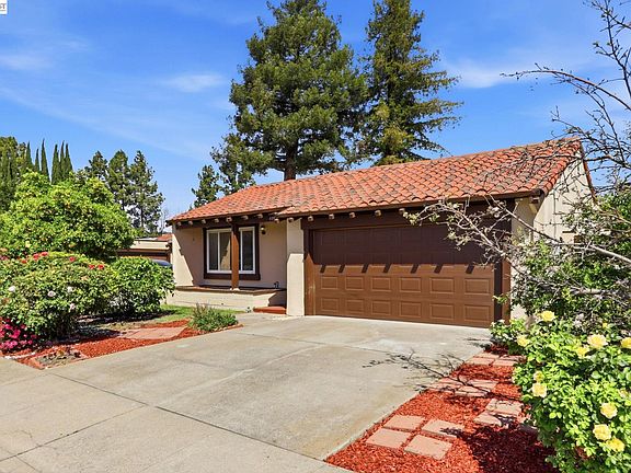 3rd image of 40930 Rioja Ct