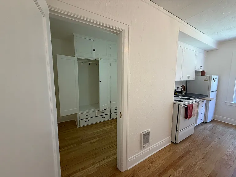 Greenway Apartments — Photo 37