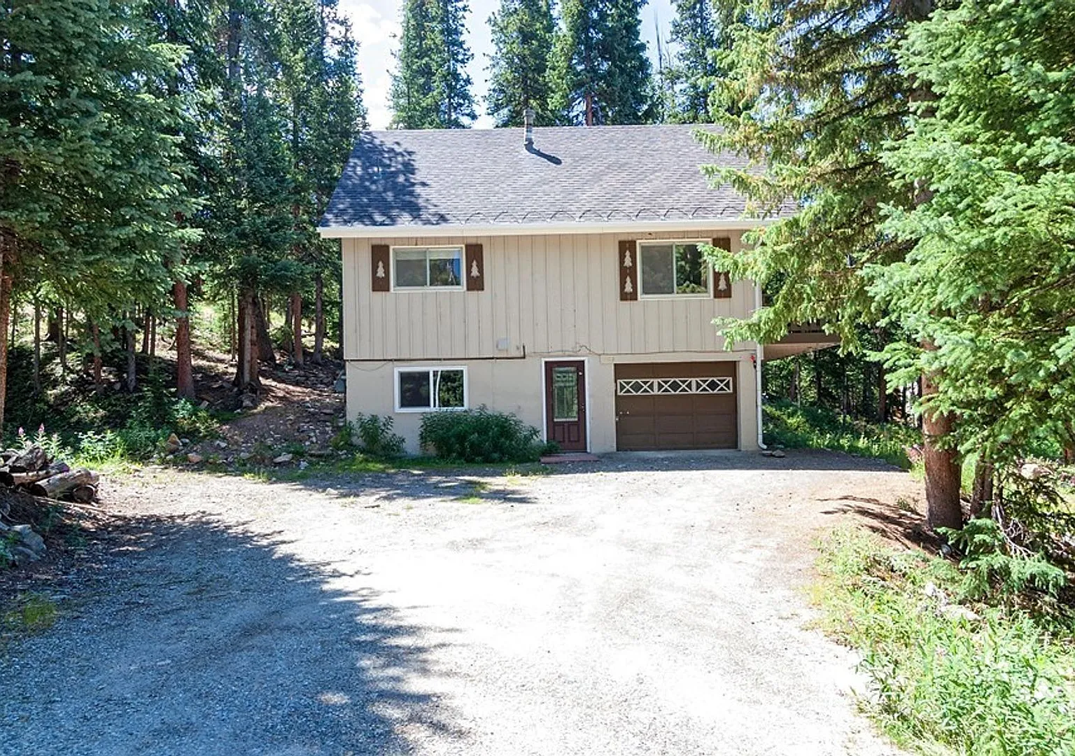 Garage! 4th bedroom or extra living! Cabin in the woods! Blue River! — Photo 1