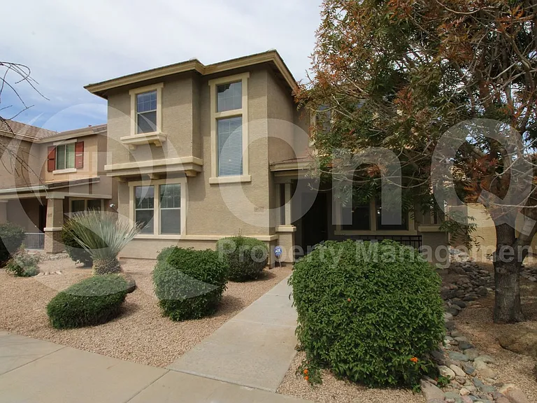 1876 S Sinova Ave — Photo 2