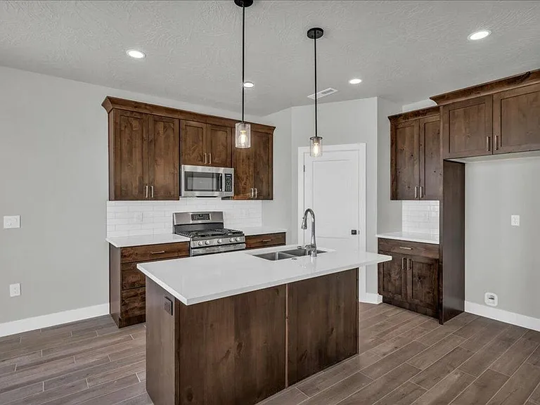 4997 N 75 E — Photo 2