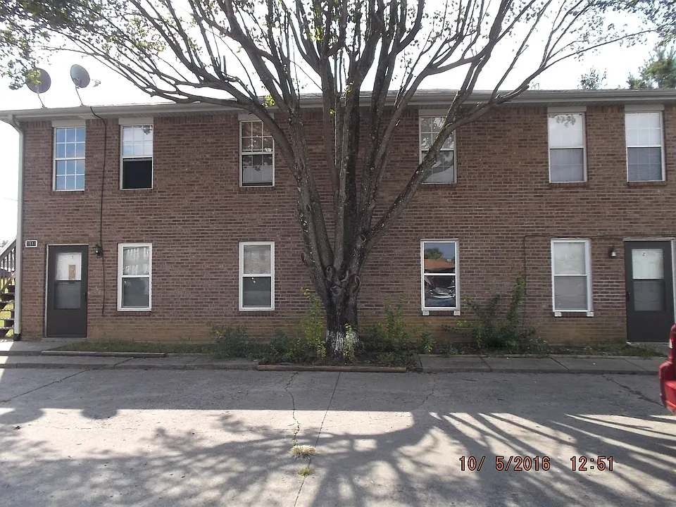 2910 Crockett Ct
