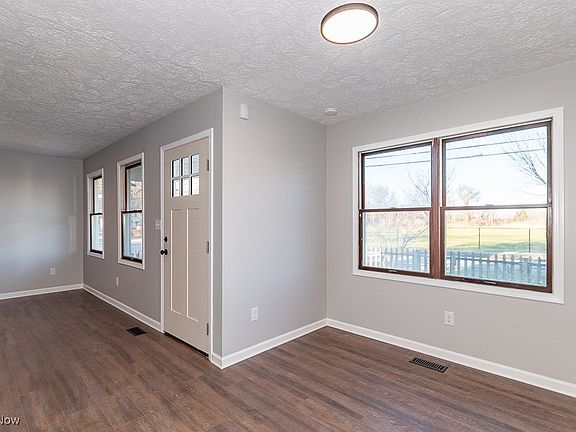 4th image of 243 W Eagle St