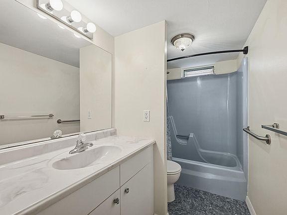 4th image of 130 NE 26th Avenue #4090
