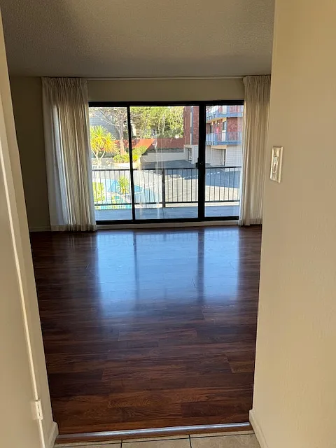 Studio, 550 sqft, $2,300 — Photo 3