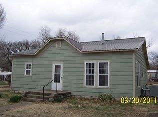 302 S 10th St, Council Grove, KS 66846