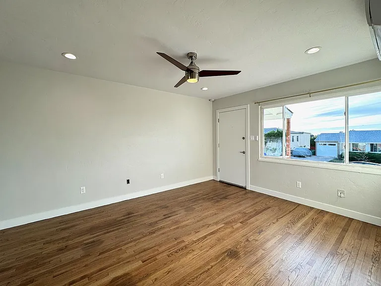 1835 48th St — Photo 11