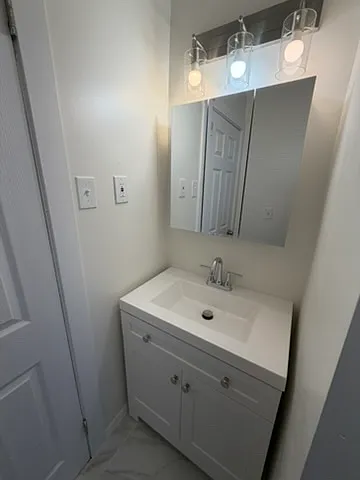 15 Van Courtland Pl #2 — Photo 9