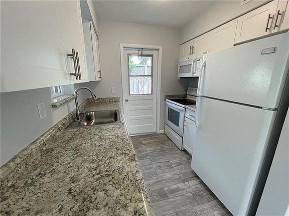 5th image of 616 NE 11th Ave #2