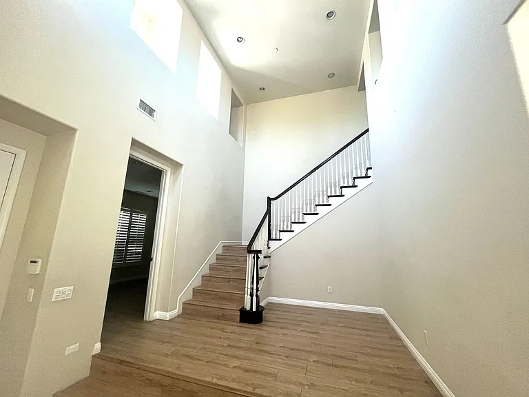 1134 Las Colinas Way — Photo 4