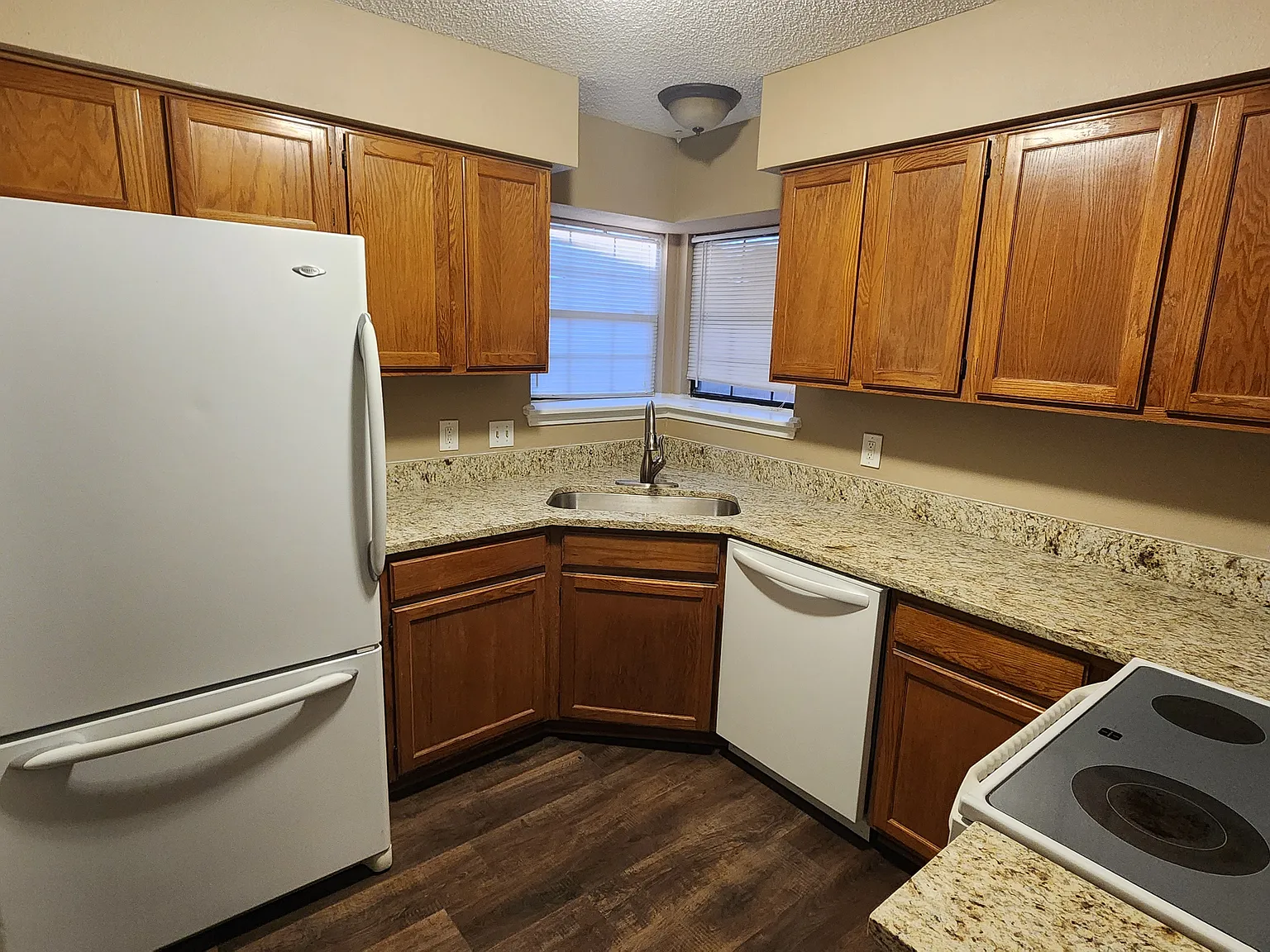 3 bed, 1256 sqft, $2,000 — Photo 4