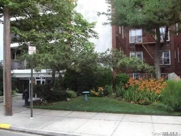 100 Brooklyn Avenue #3S, Freeport, NY 11520