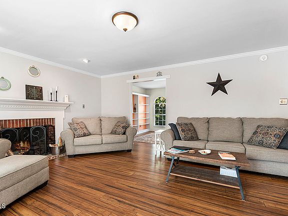 2nd image of 1436 Queensbridge Dr
