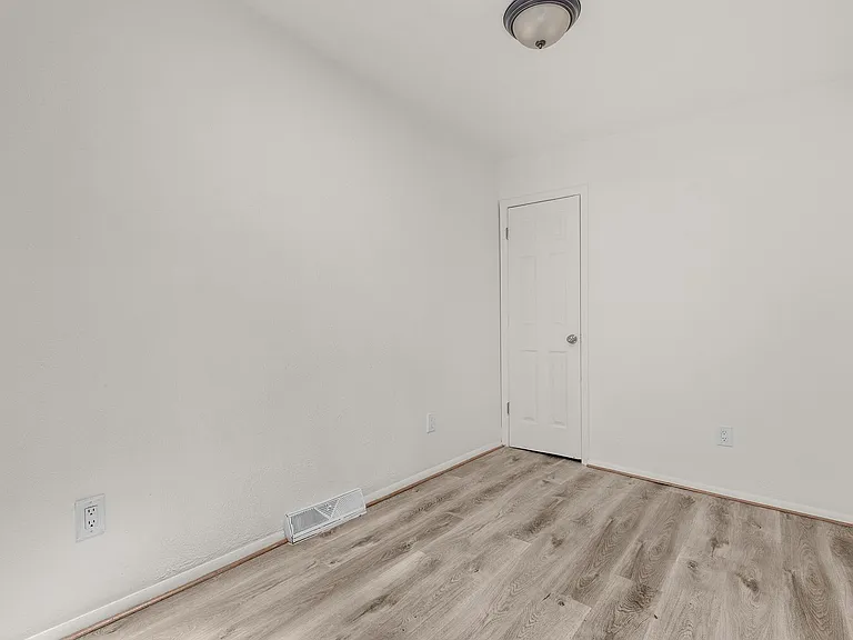 2335 Lauretta Ave — Photo 17