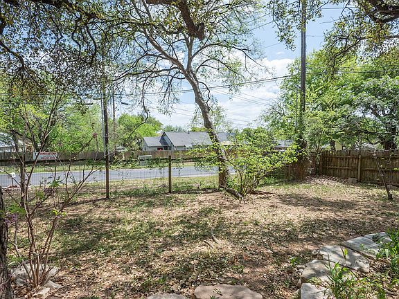 5th image of 8202 Longview Rd