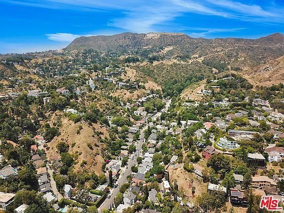 3rd image of 2406 Canyon Dr