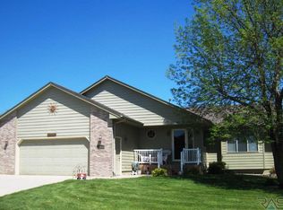 112 N Dewberry Ave, Sioux Falls, SD 57110
