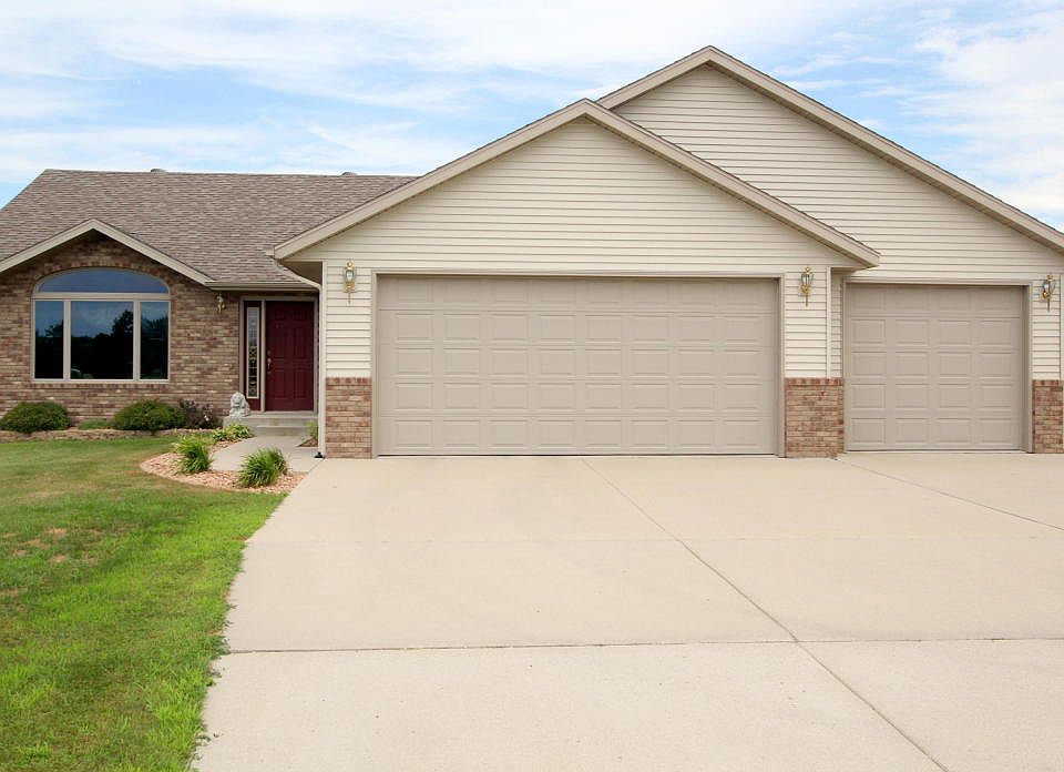 1st image of 23399 Highland Dr
