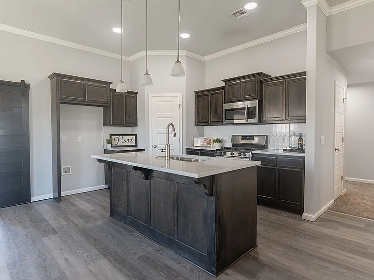 15708 Vermillion Dr — Photo 16