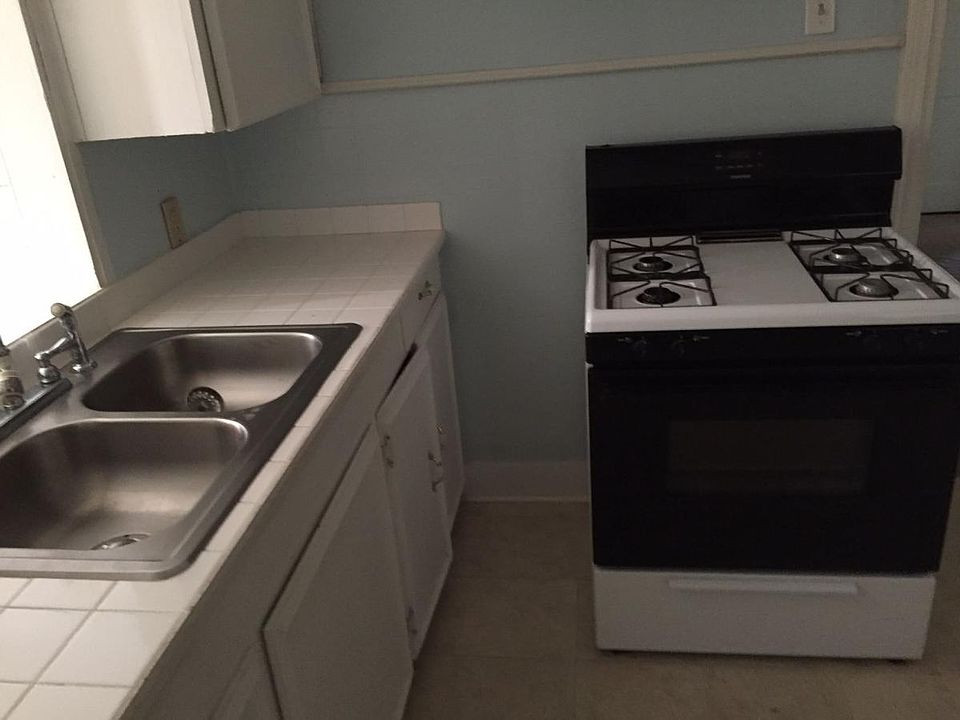 2nd image of 1011 Park St
