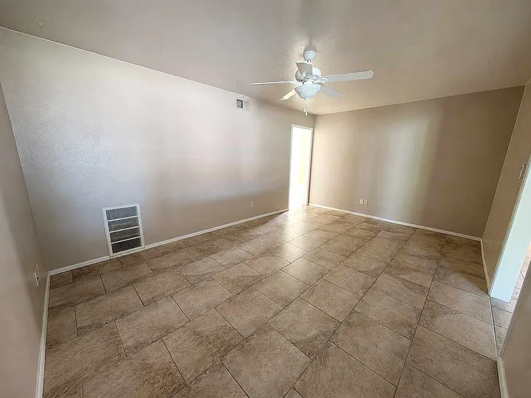 2105 SW 76th St — Photo 3