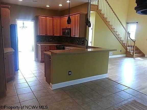 3rd image of 345 Vitez Dr