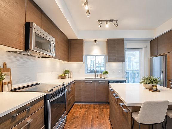 3rd image of 909 Clarke Rd #7