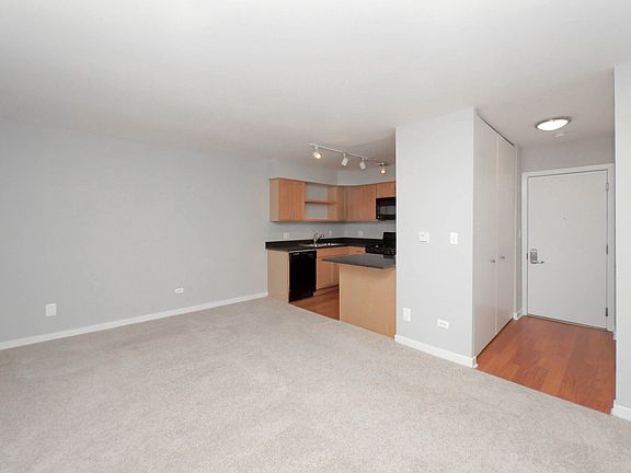 3rd image of 1340 W Morse Ave #2-0401