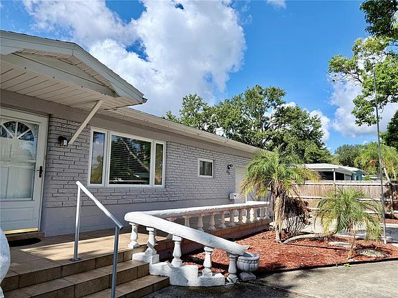 3rd image of 4320 YARDLEY AVENUE N