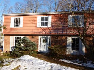 4 Oakwood Ct, New Paltz, NY 12561