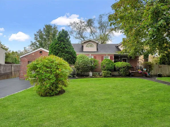 304 Marlin Street, Dix Hills, NY 11746