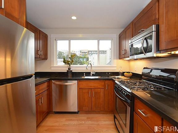 5th image of 2887 Bush St APT 4