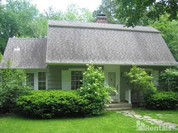 1233 Sweetbriar Rd, Madison, WI 53705